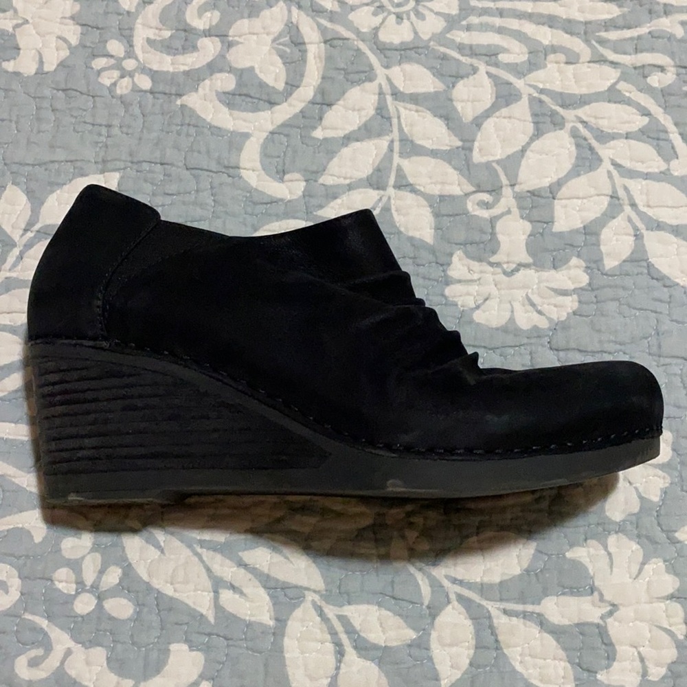 Dansko Sheena wedge size 40.
